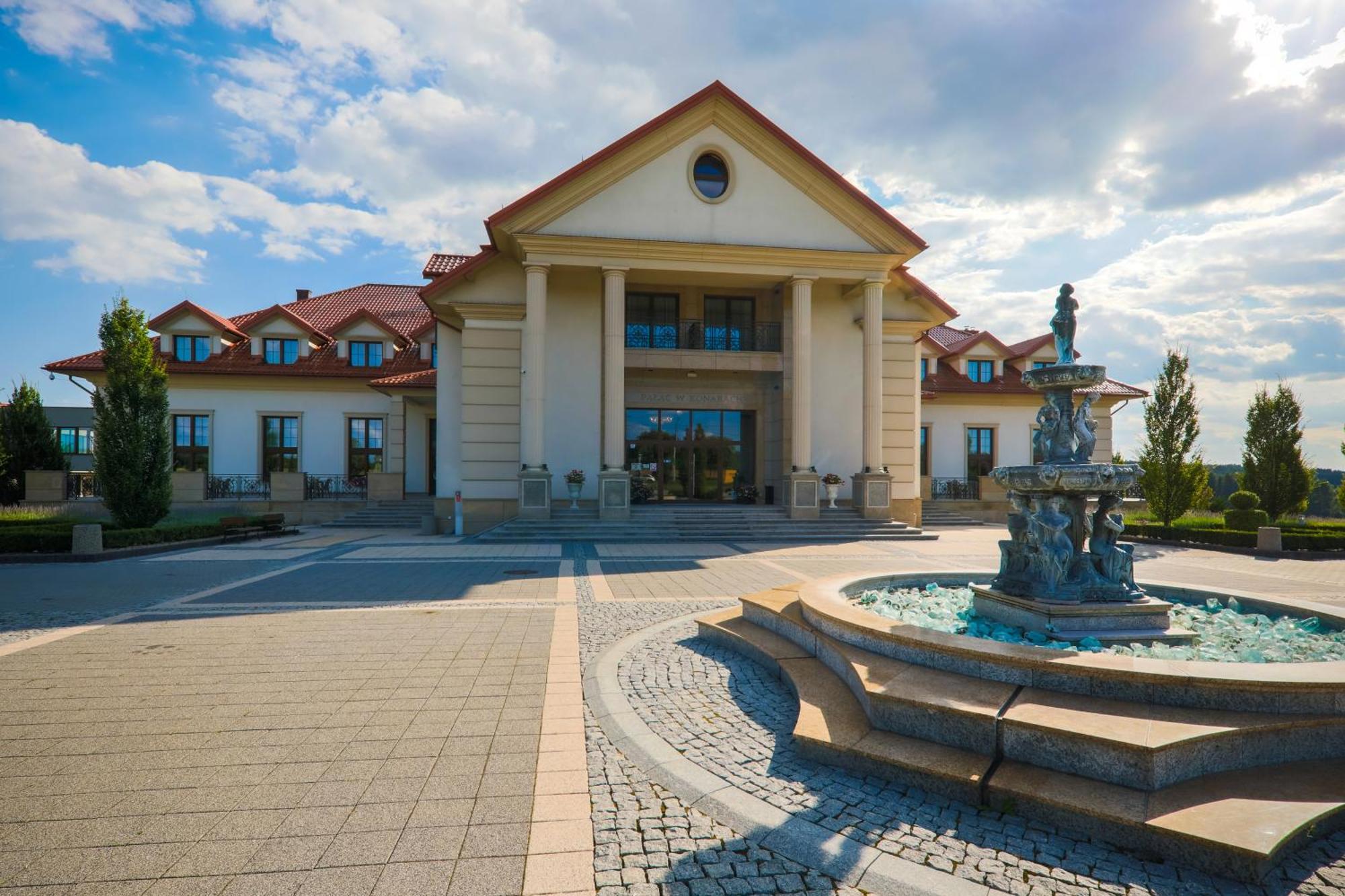 Palac W Konarach Konary Exterior foto